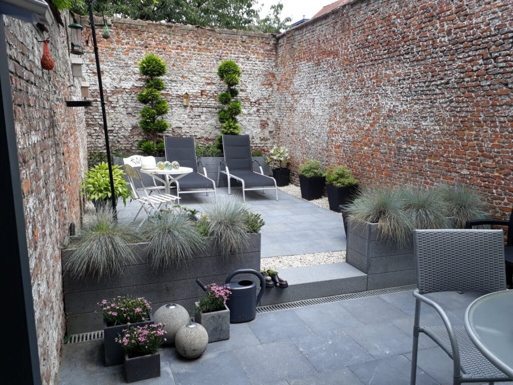 Stadstuintje blauwe natuursteen